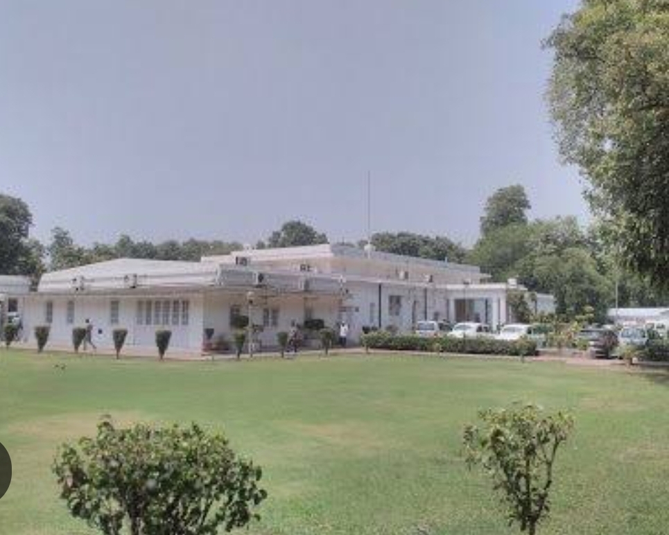 पीएम हाउस से भी बड़े.10 जनपथ में रहेंगे राहुल