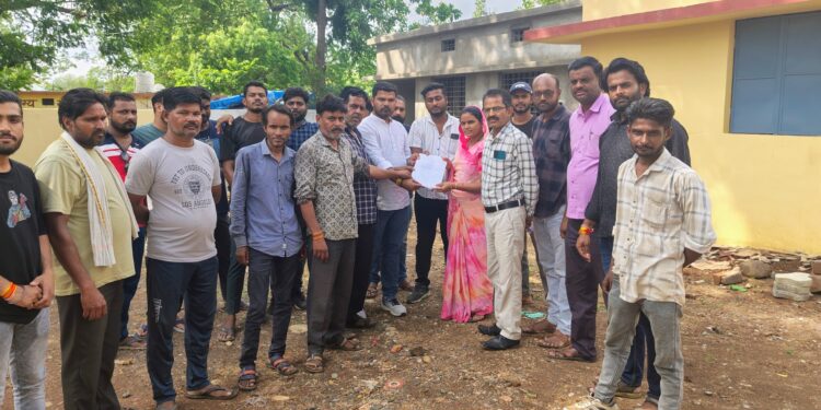 शराब दुकान नहीं हटी तो करेंगे चक्काजाम…