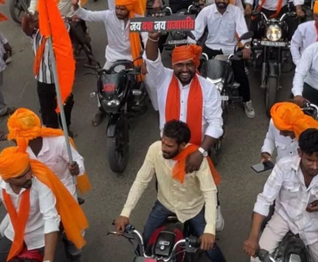 दक्ष महाराज जी के जन्मोत्सव पर प्रजापति समाज ने निकाली वाहन रैली